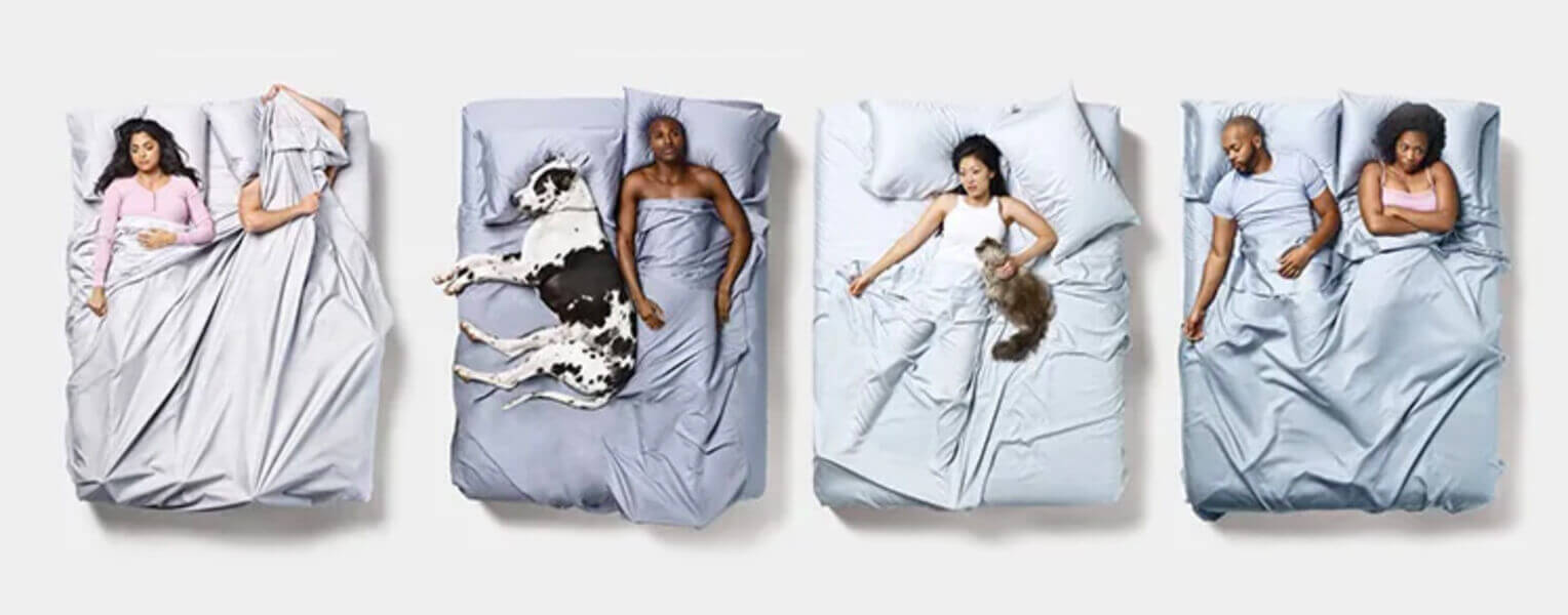 多人分別睡在四張雙人床