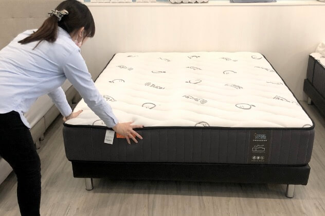 安床吉時到了只要把床推正貼床頭即可