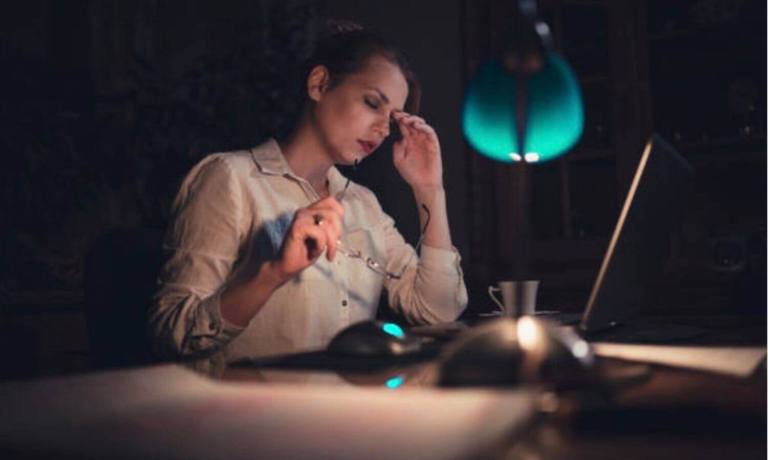 熬夜的定義是多晚睡？長期熬夜危害？會猝死？