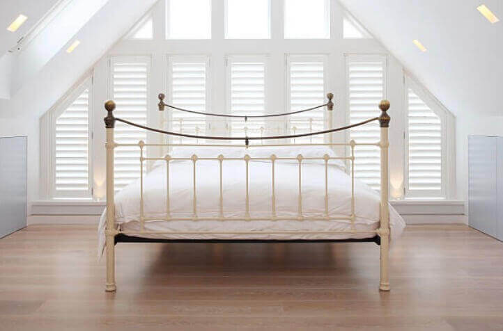 床架種類有哪些 彈簧下墊 床箱 排骨床架各有什麼優缺點