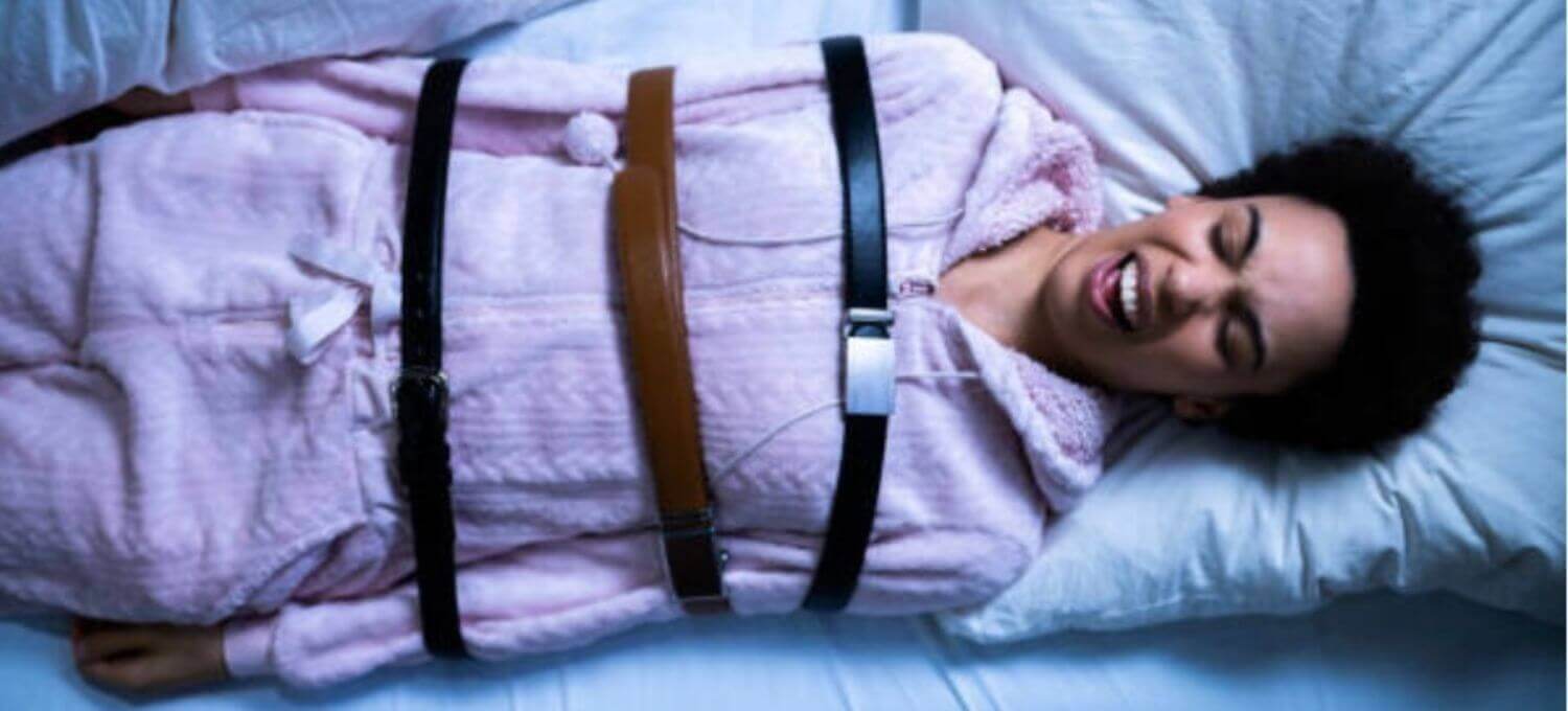 睡眠癱瘓症又稱睡眠麻痺(俗稱鬼壓床)，是睡著時突然感覺到被重物壓著、呼吸困難、身體動彈不得的現象