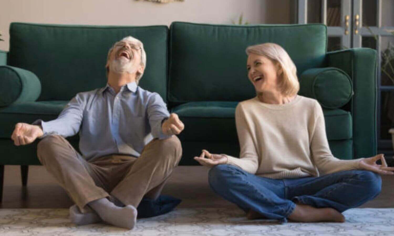 可以根據不舒服的身體位置，挑選幾個適合初學者的助眠瑜珈姿勢來練習