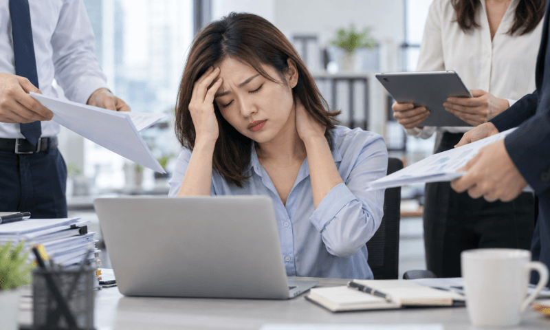 女性因為工作壓力大，過於勞累圖