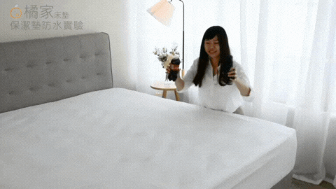 橘家防蟎防水保潔墊防水抗污測試,完美吸水,就算小孩子尿床都不怕~