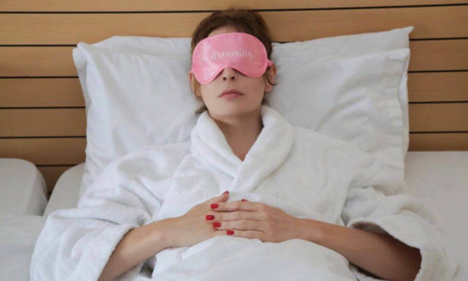 平日熬夜睡眠不足沒睡飽，在假日白天補眠多睡一些是有效果的