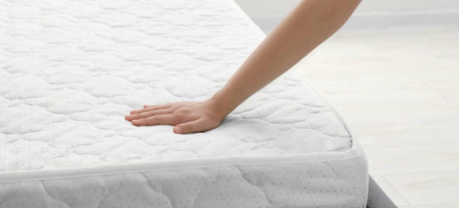 挑選床墊一定要親自試躺，並用正確方式選擇適合的床墊