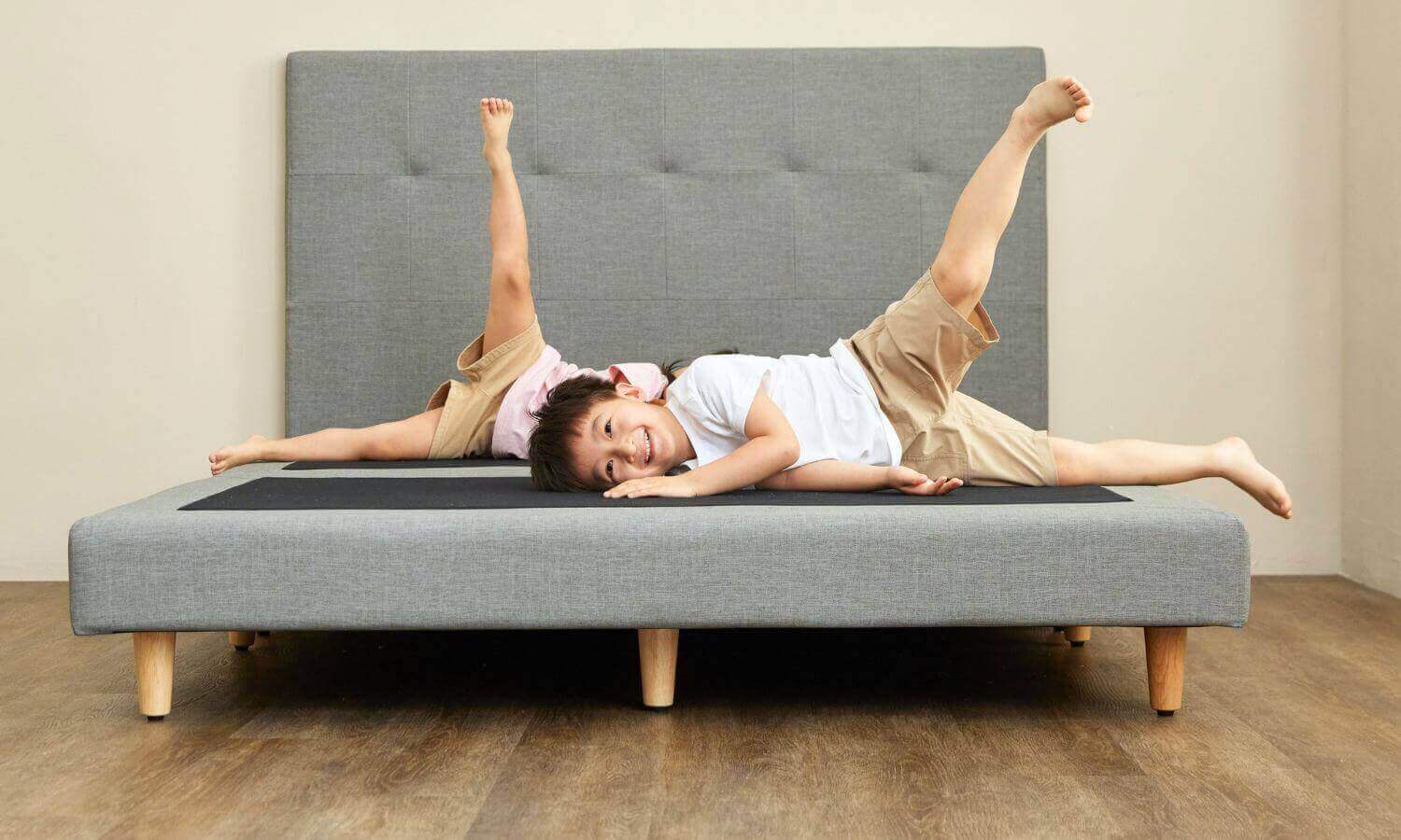 橘家貓抓皮實木腳床架-厚實板材，是床墊最穩固的靠山