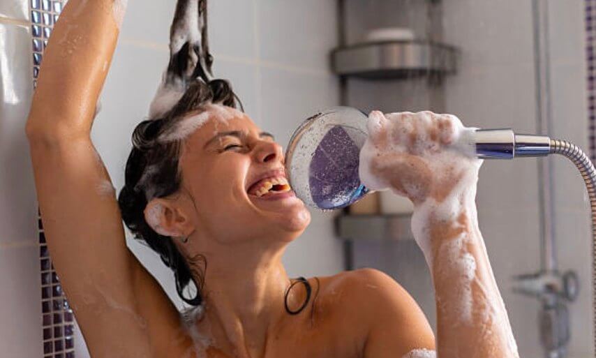 沖澡興奮唱歌開心