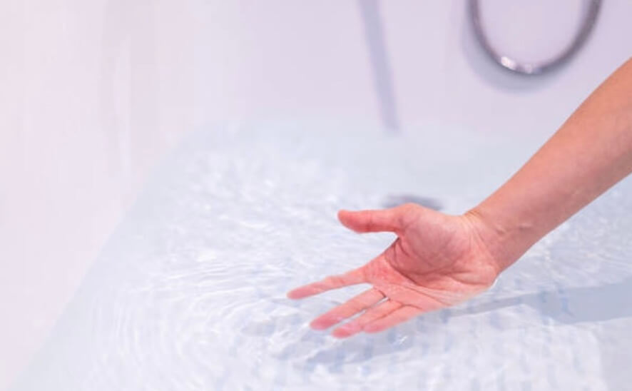 用手背測量水溫