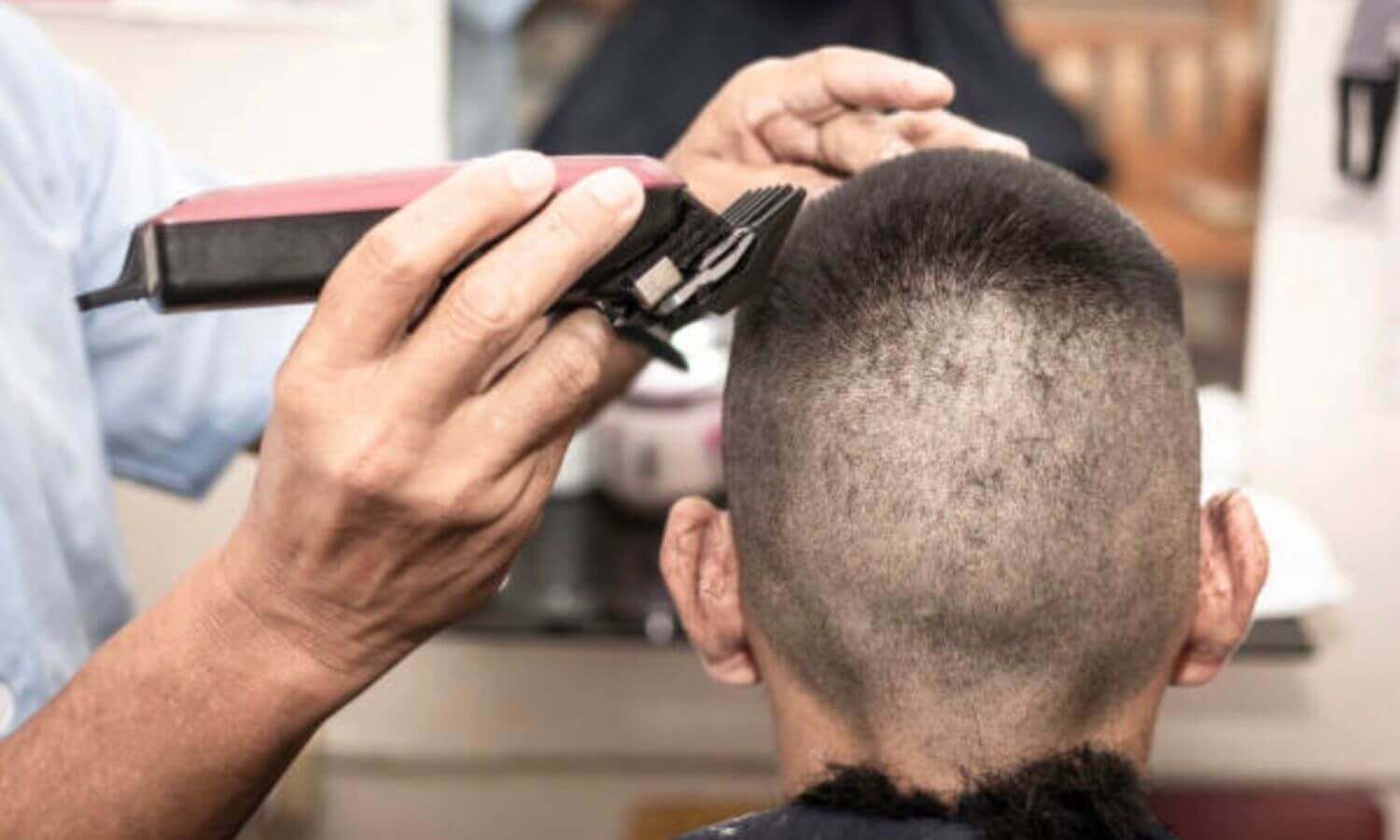 短髮的男生特別容易勾到枕頭套的布料紗線、造成斷裂，繼續使用摩擦就會變成毛球